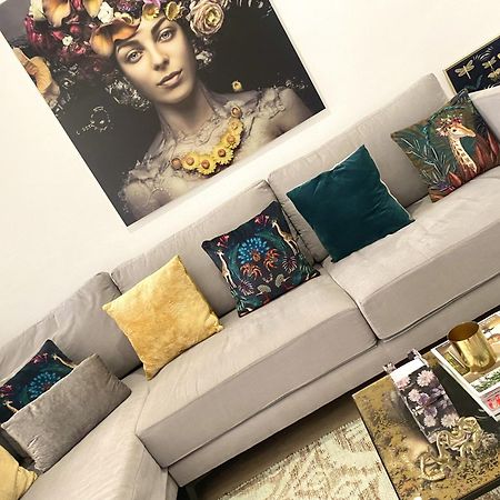 Barcelona Chic Apartments- Free Parking - 10 Min From Bcn City Centre By Metro Esterno foto