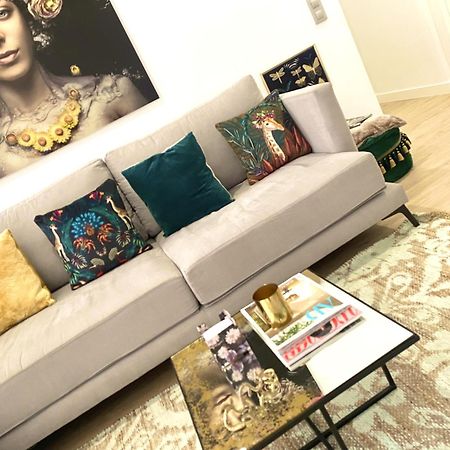 Barcelona Chic Apartments- Free Parking - 10 Min From Bcn City Centre By Metro Esterno foto