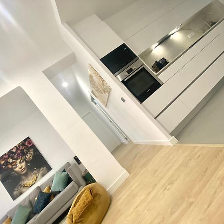 Barcelona Chic Apartments- Free Parking - 10 Min From Bcn City Centre By Metro Esterno foto