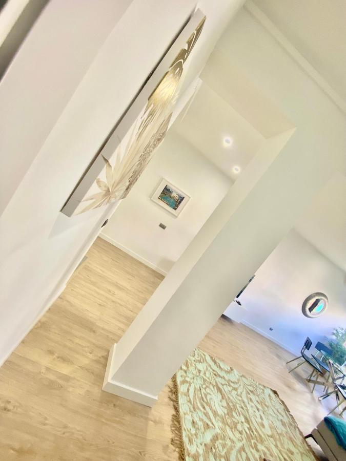 Barcelona Chic Apartments- Free Parking - 10 Min From Bcn City Centre By Metro Esterno foto