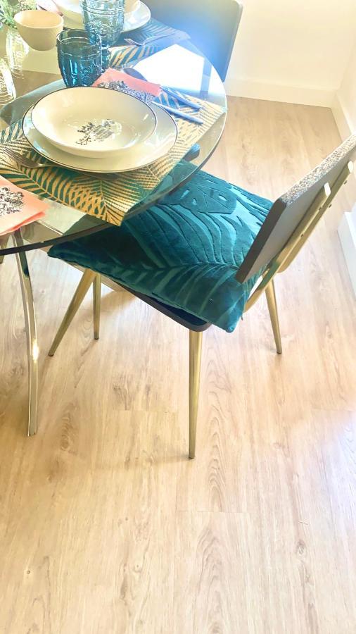 Barcelona Chic Apartments- Free Parking - 10 Min From Bcn City Centre By Metro Esterno foto