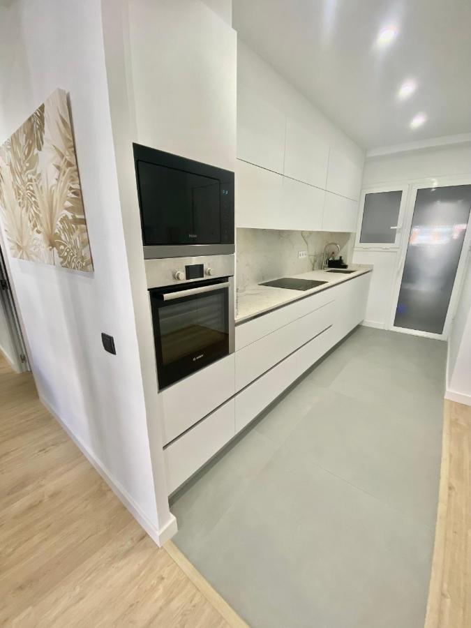 Barcelona Chic Apartments- Free Parking - 10 Min From Bcn City Centre By Metro Esterno foto