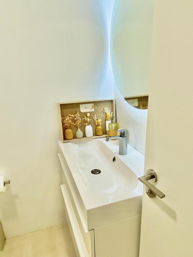 Barcelona Chic Apartments- Free Parking - 10 Min From Bcn City Centre By Metro Esterno foto