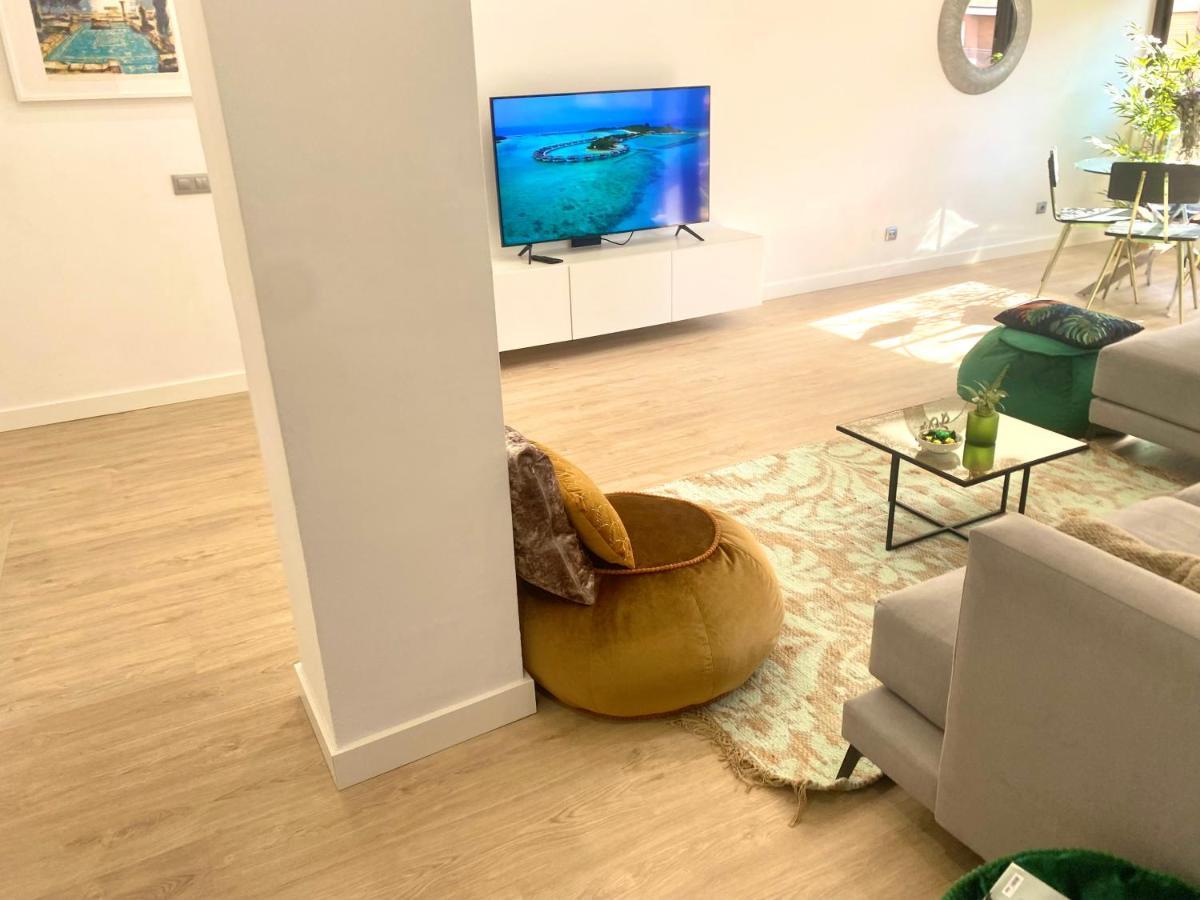 Barcelona Chic Apartments- Free Parking - 10 Min From Bcn City Centre By Metro Esterno foto
