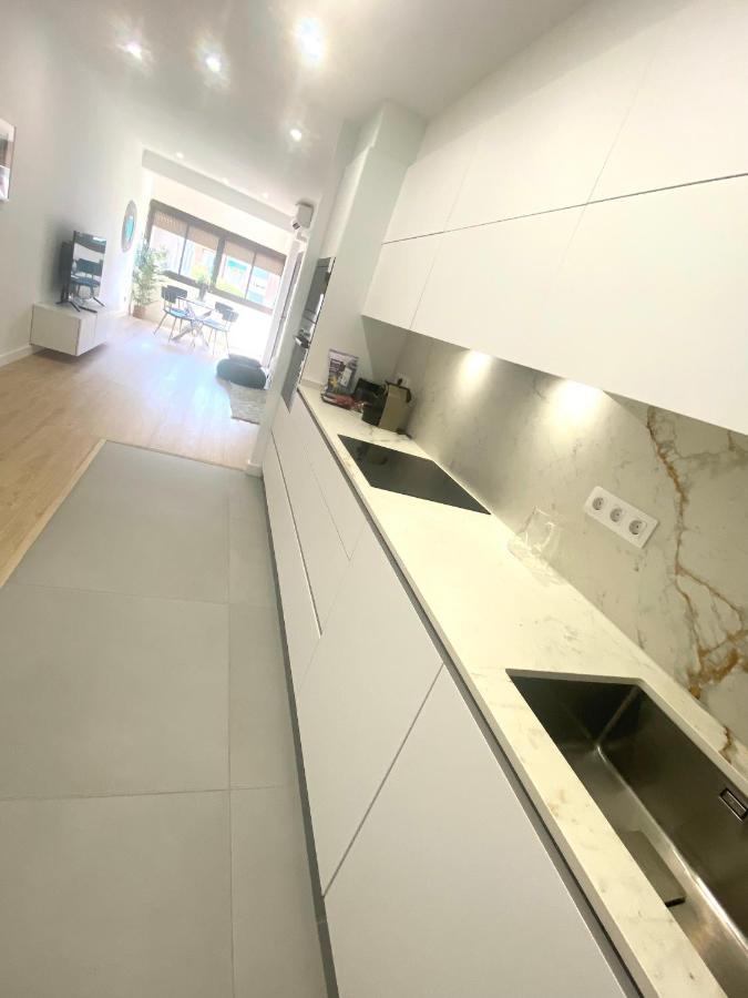 Barcelona Chic Apartments- Free Parking - 10 Min From Bcn City Centre By Metro Esterno foto
