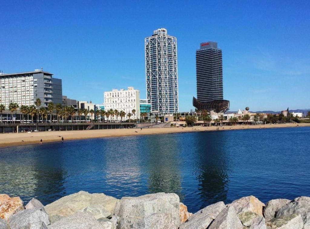 Barcelona Chic Apartments- Free Parking - 10 Min From Bcn City Centre By Metro Esterno foto