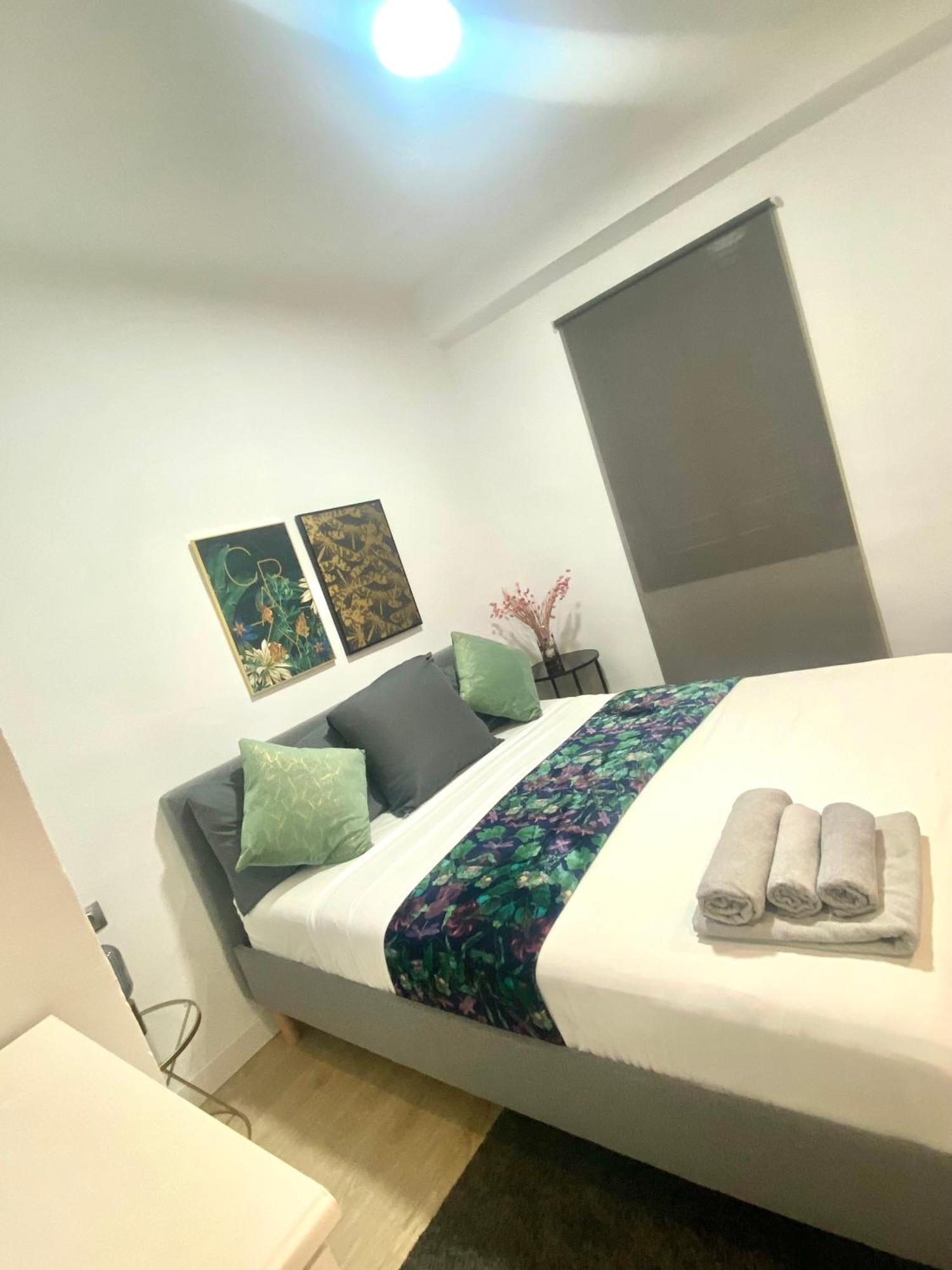 Barcelona Chic Apartments- Free Parking - 10 Min From Bcn City Centre By Metro Esterno foto